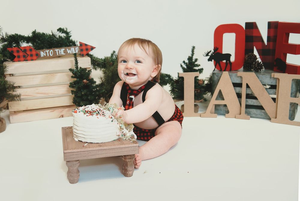 jessica bruner photography, central illinois photographer lifestyle newborn and maternity photographer child family photography cake smash