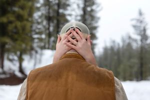 bride's hands around back of groom's head snowy winter elopement in Idaho City