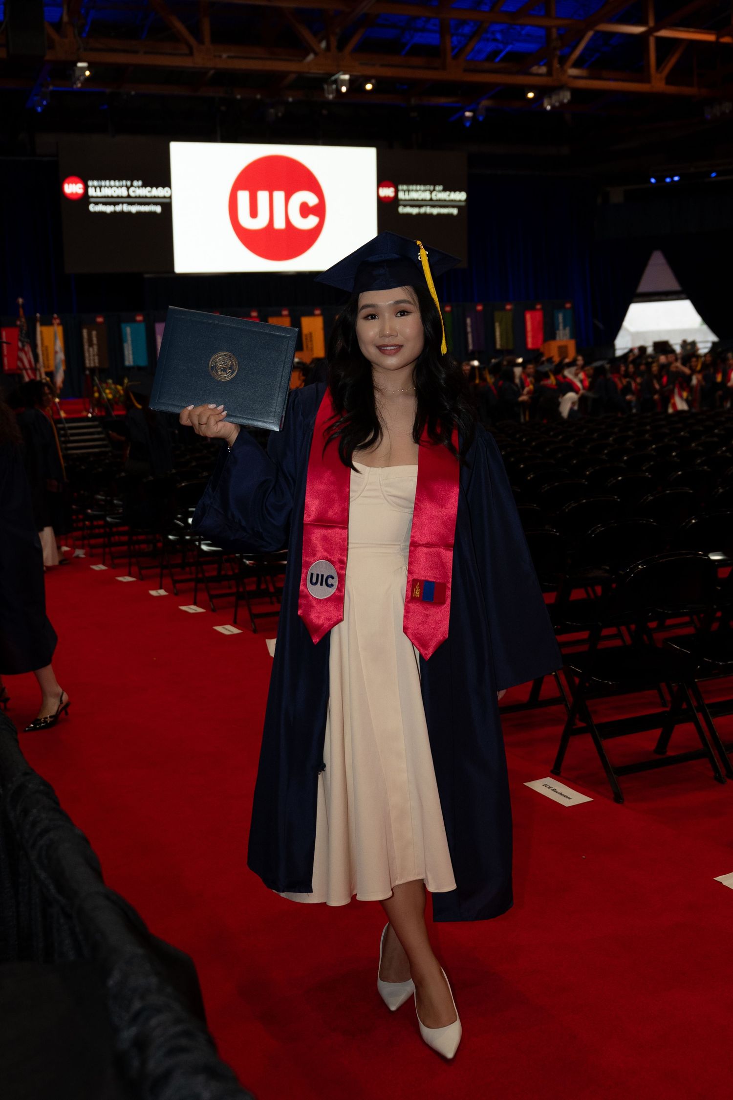 graduate photoshoot indoor at UIC in barrington IL
