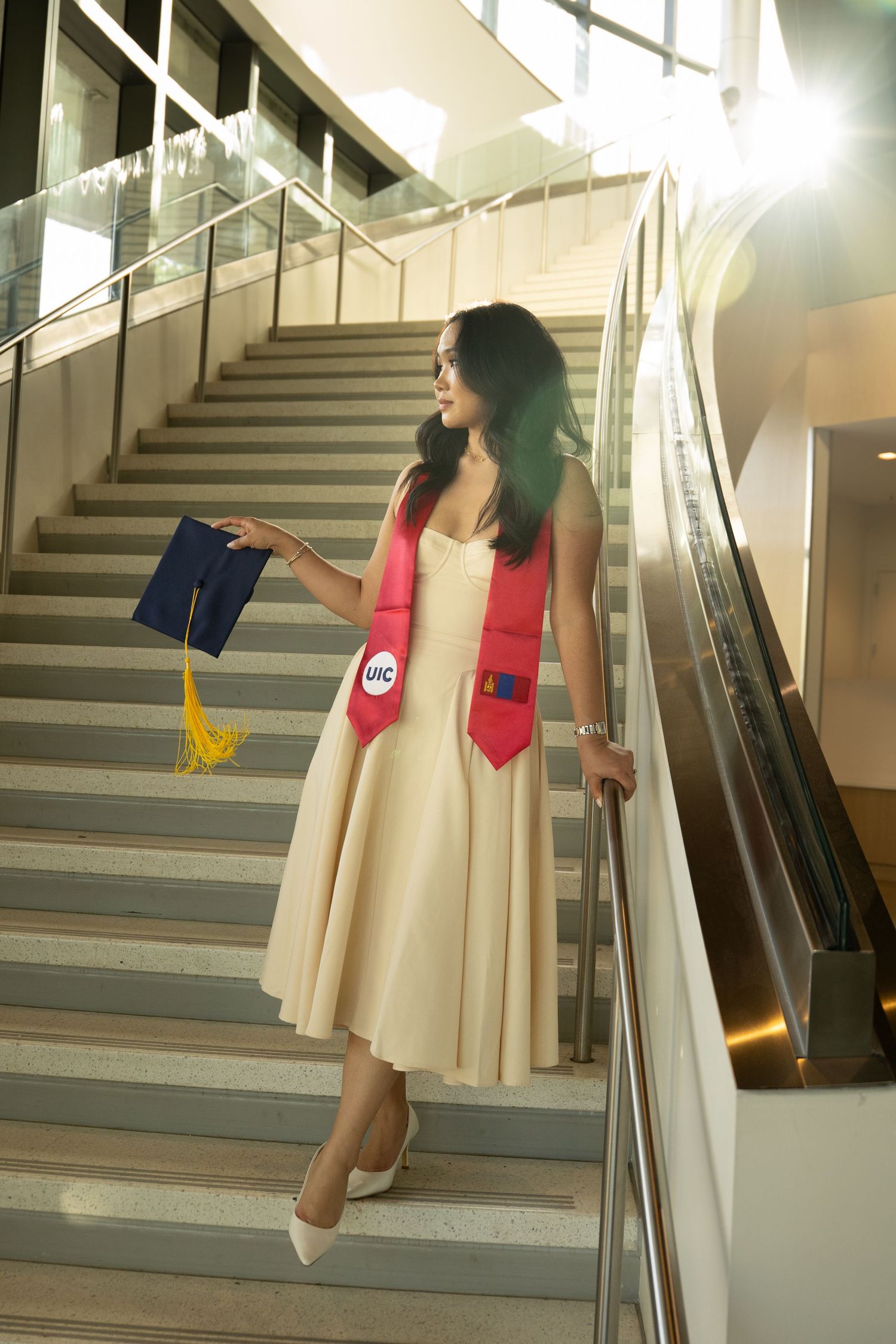 graduate photoshoot indoor at UIC in barrington IL