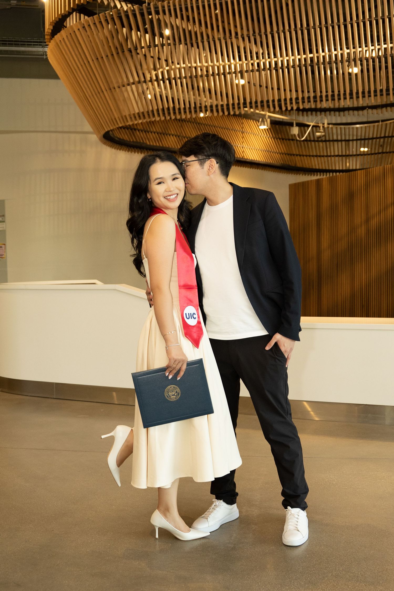 graduate photoshoot indoor at UIC in barrington IL