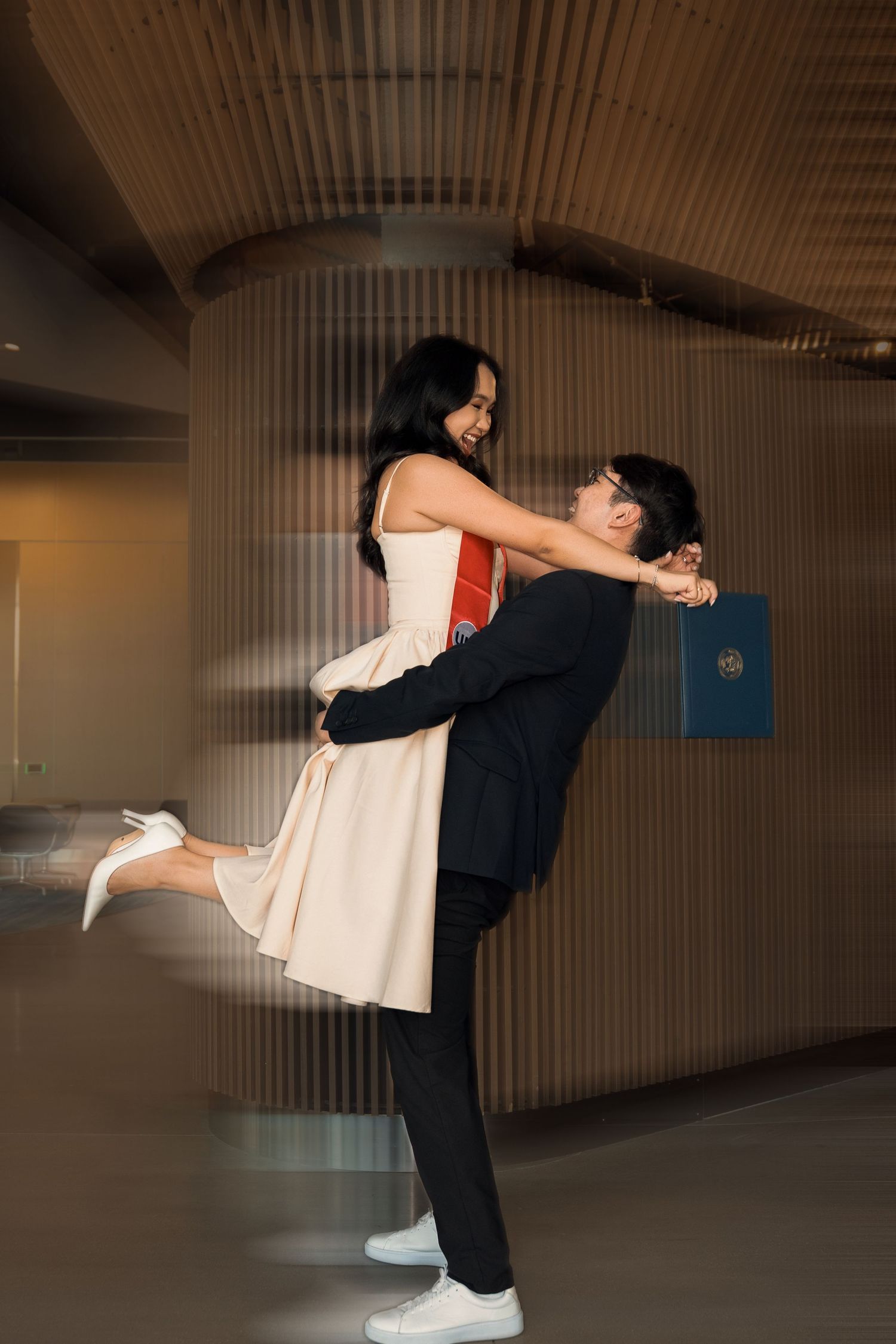 graduate photoshoot indoor at UIC in barrington IL
