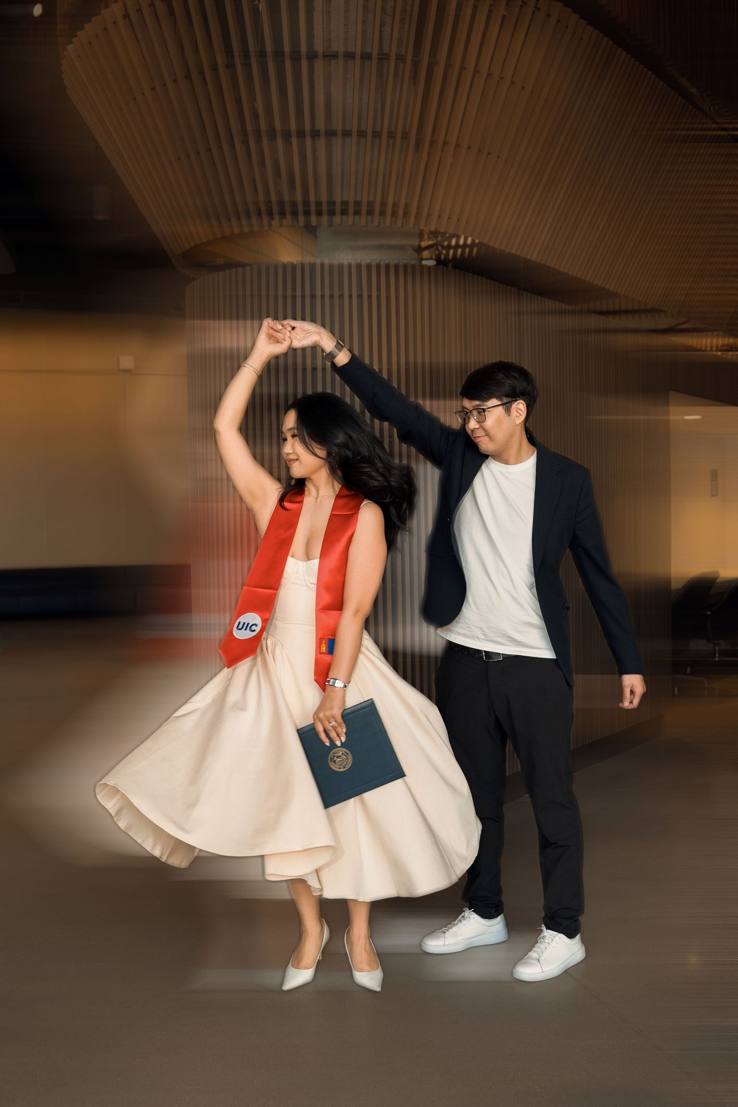 graduate photoshoot indoor at UIC in barrington IL
