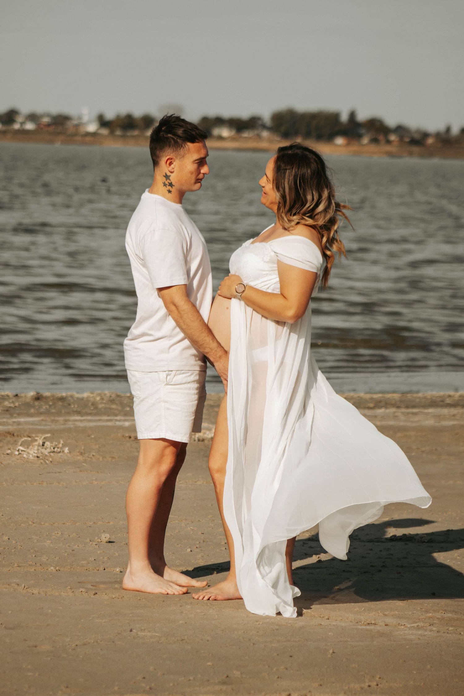 Mildura maternity photography – glowing mum at sunset
Sunraysia maternity session – natural outdoor portrait
Lake Hawthorn maternity photo