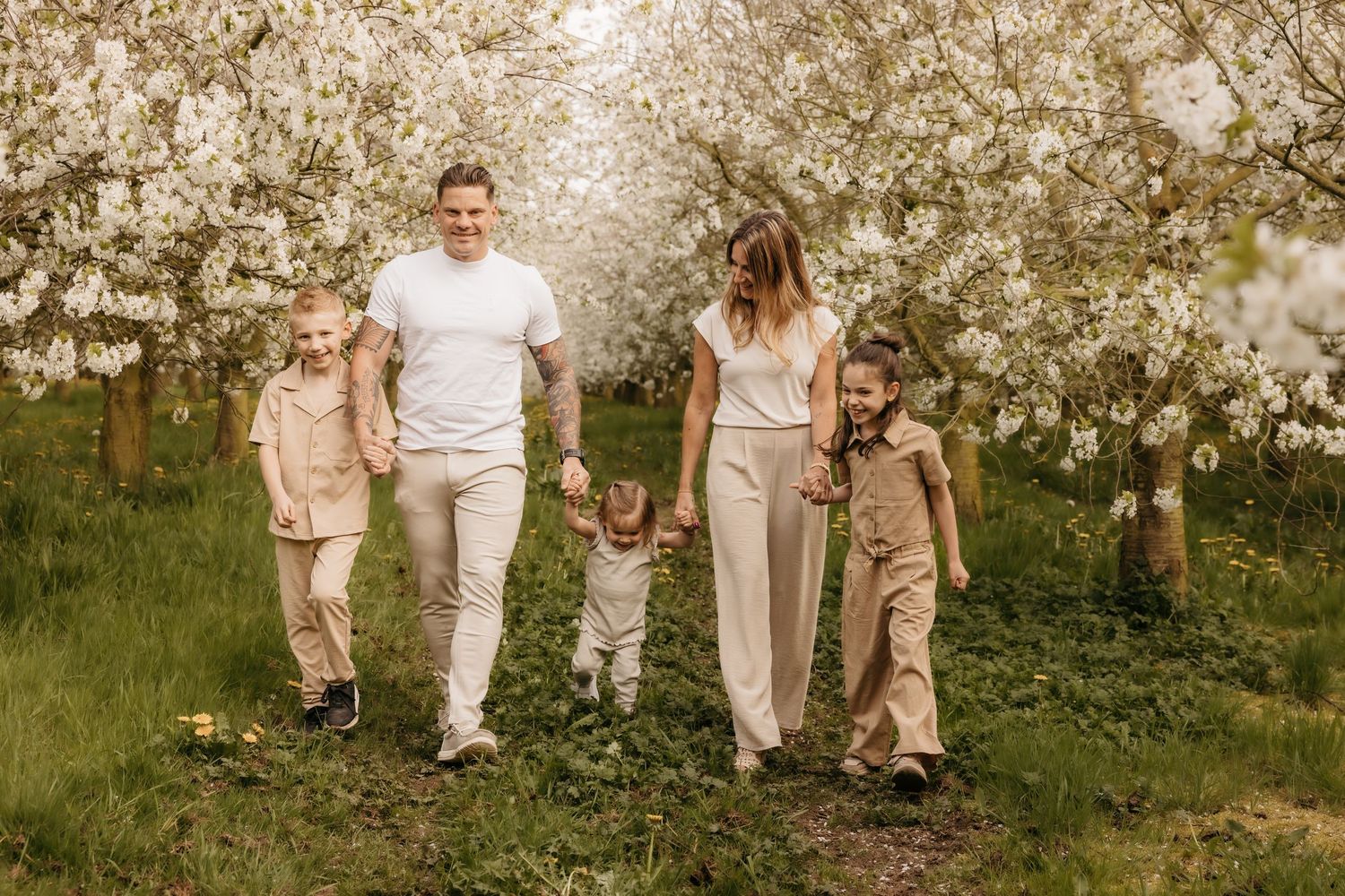 Gezinsfotograaf Reuver, Gezinsshoots, lifestyle foto's, fotoshoot familie, ouder en kind foto's, fotograaf Limburg, fotograaf Venlo e.o.