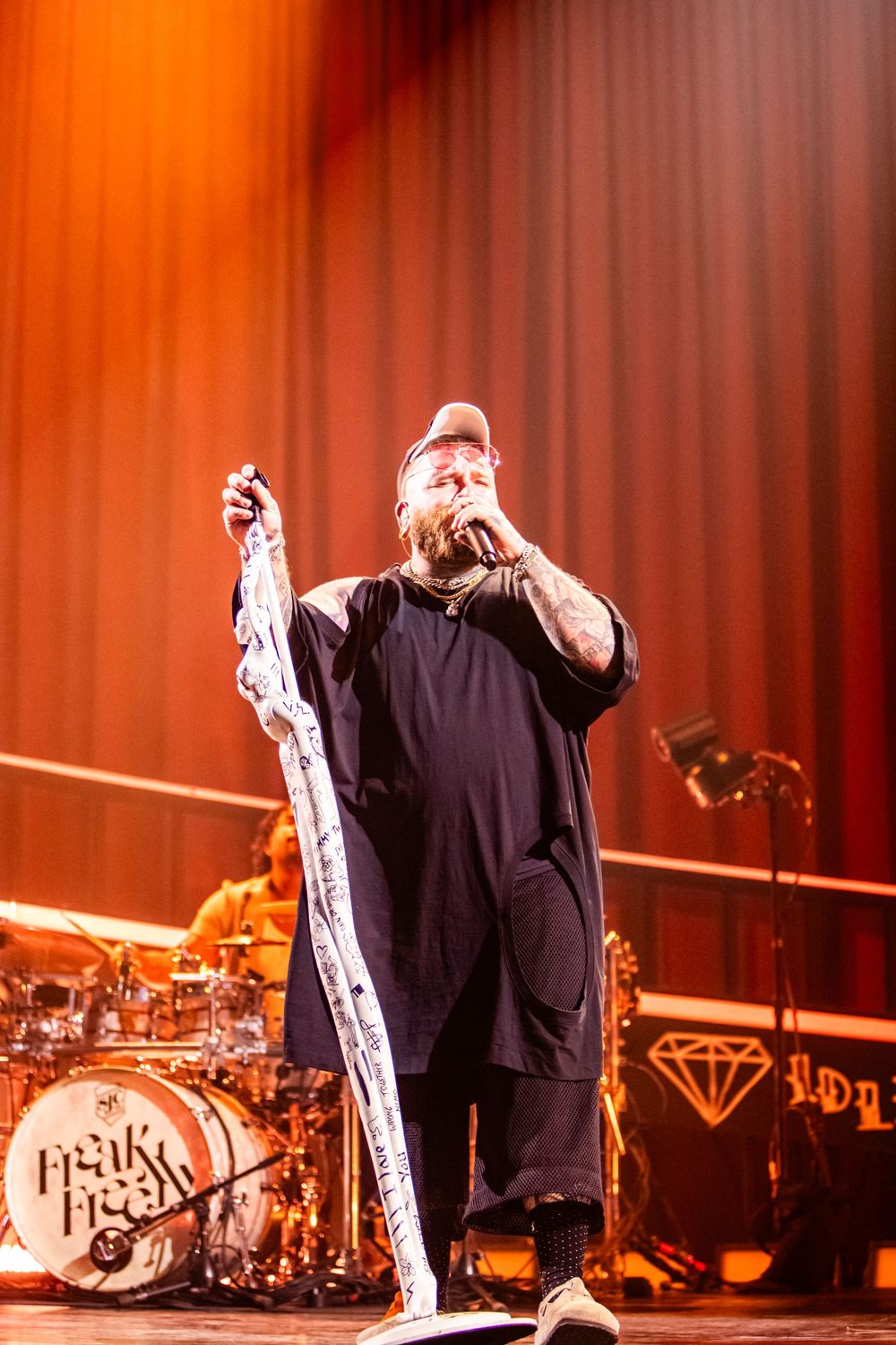 Teddy Swims performing live at the Arizona Financial Theatre in Phoenix, AZ – Concert Photography by Kaeden Indelicato