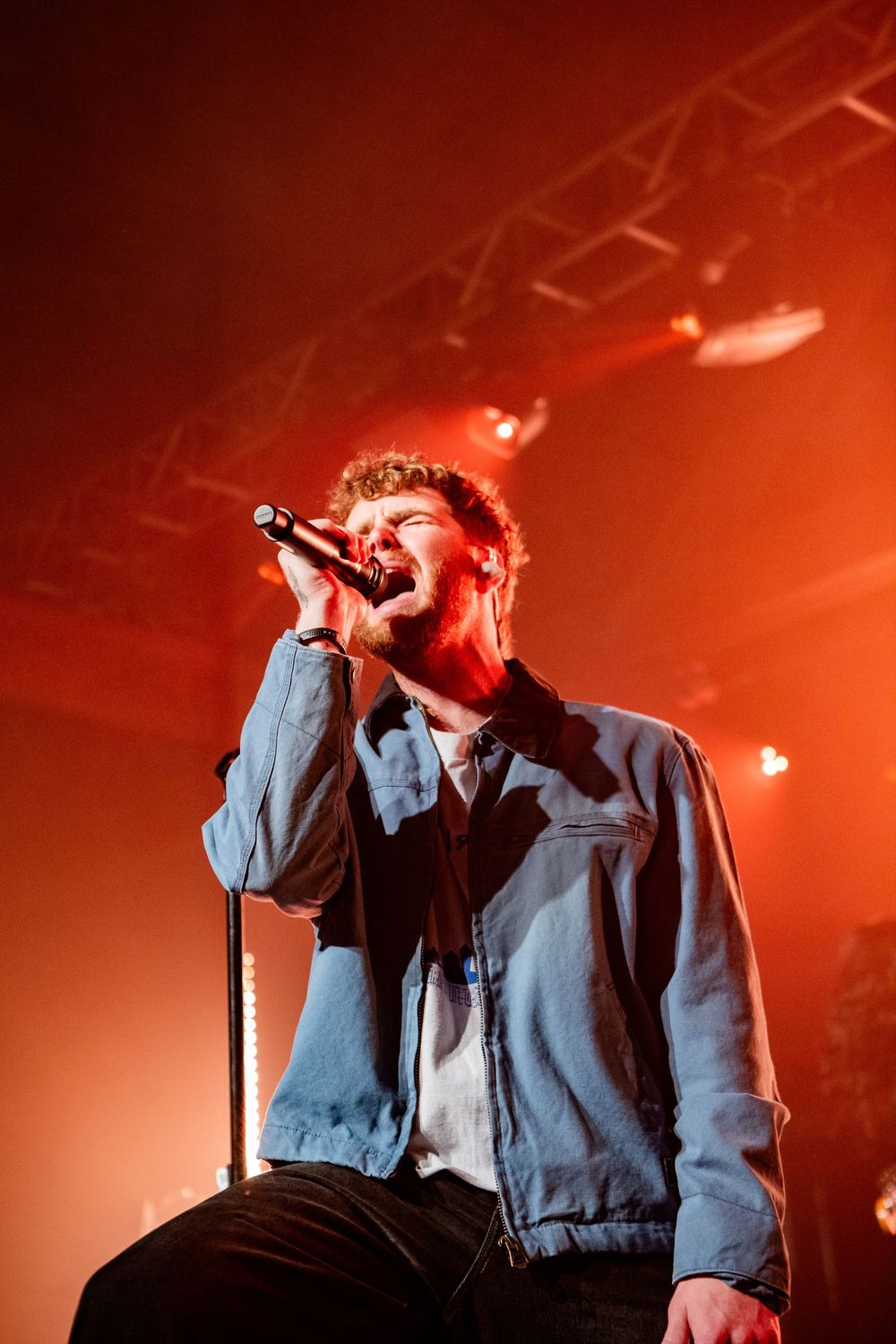 Alex Warren performing live at Showbox Sodo in Seattle, WA – Concert Photography by Kaeden Indelicato