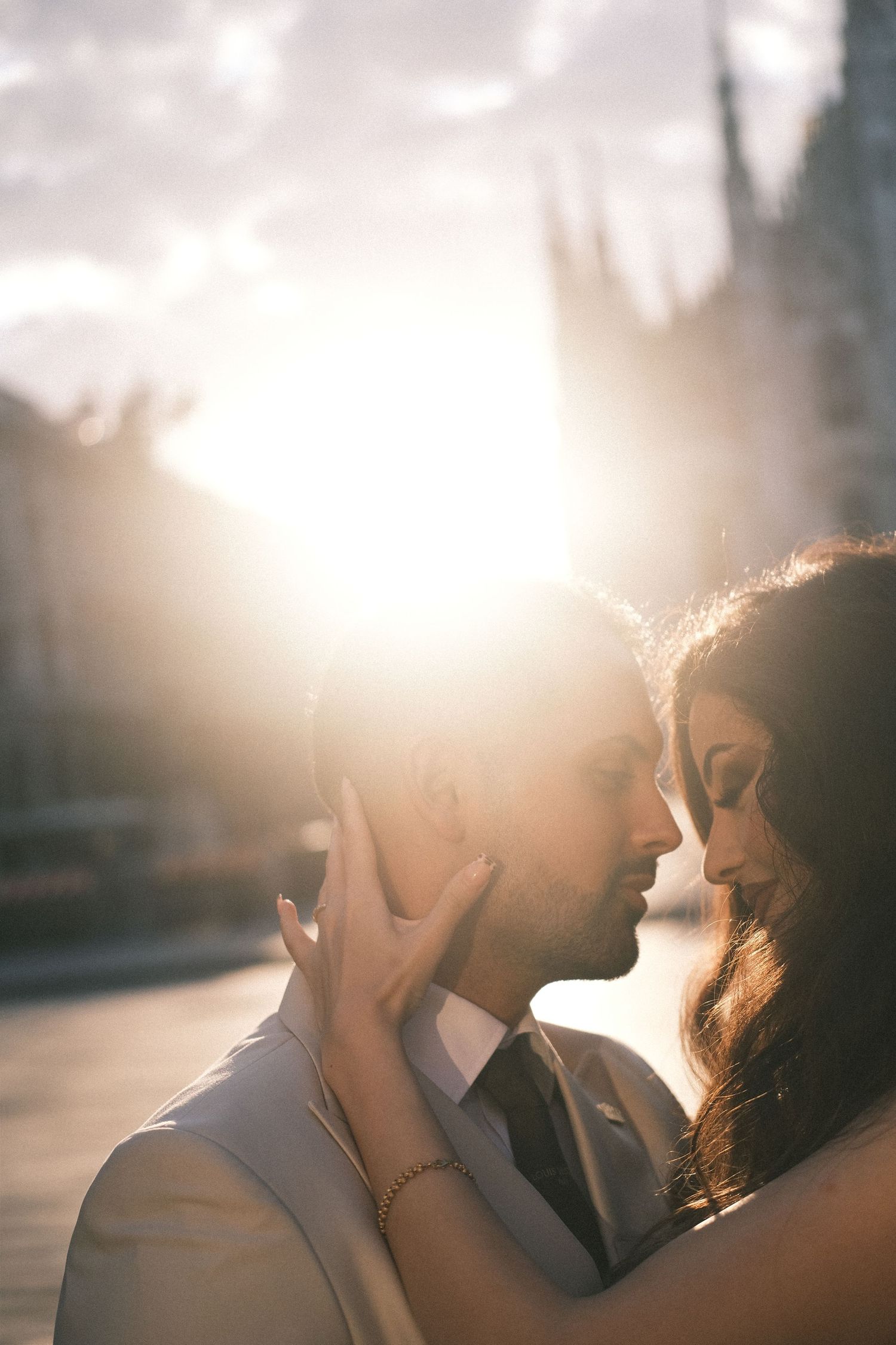 Natural light couple portrait during golden hour in front of Milan duomo