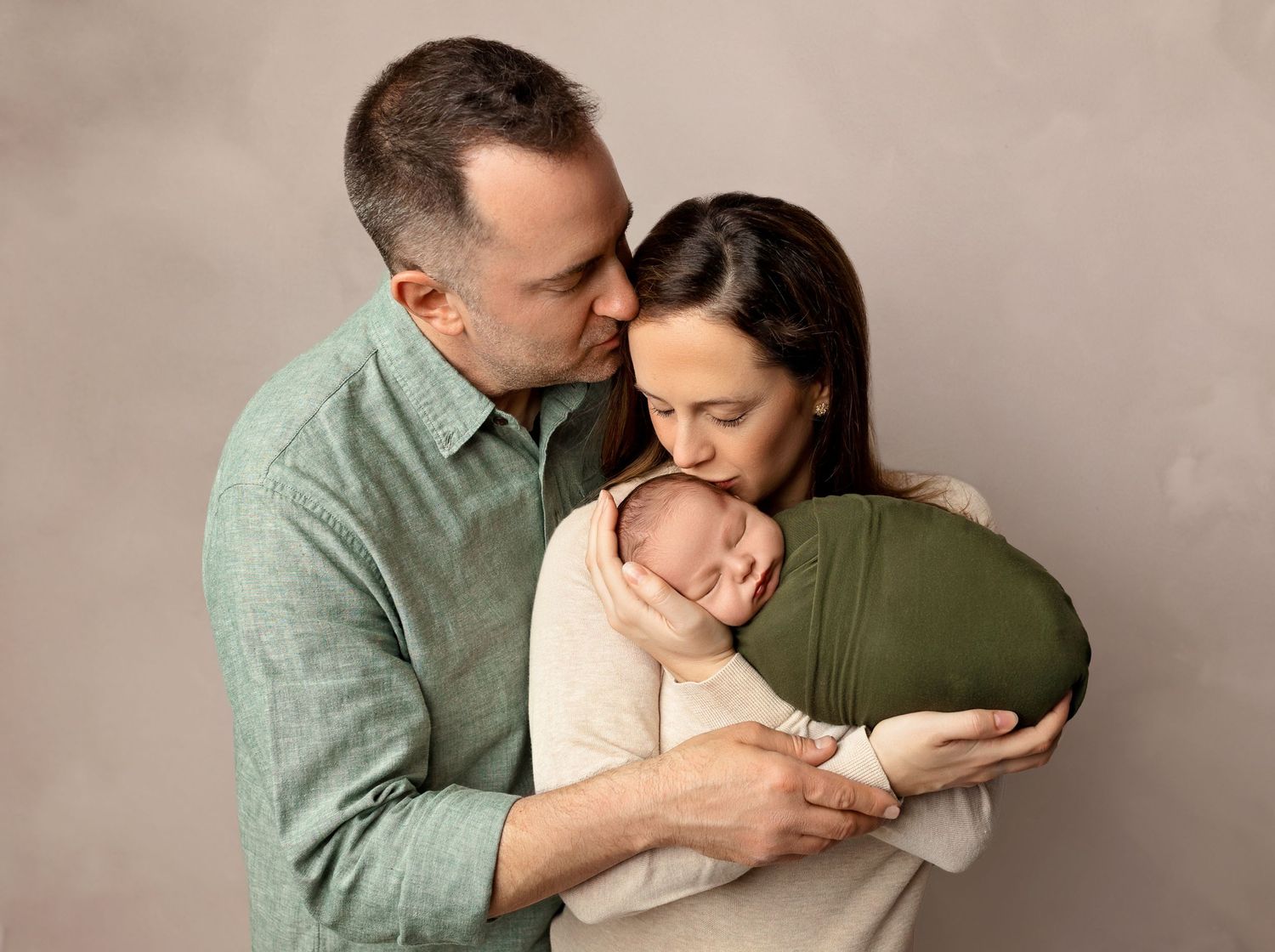 Mom and dad with baby at a newborn session at Stephanie Ann Photography in New Hampshire