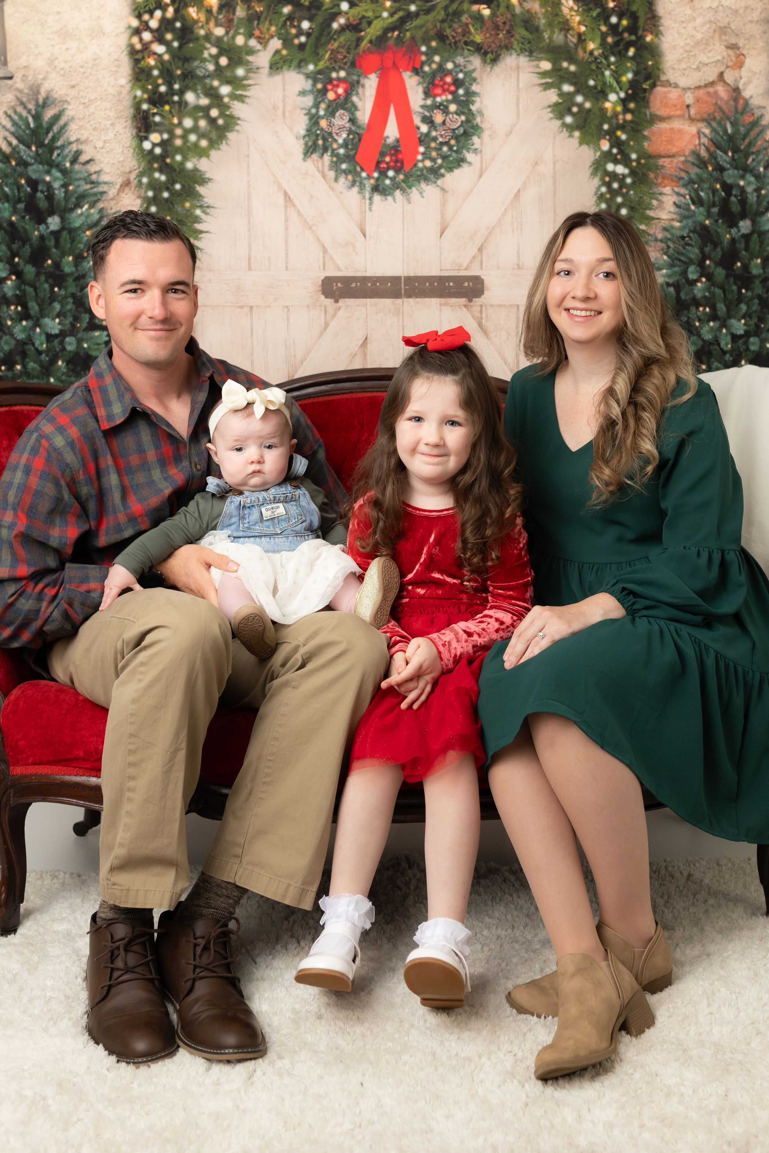 christmas family photos near me in swansboro nc. photographer offering mini session near Jacksonville and emerald isle