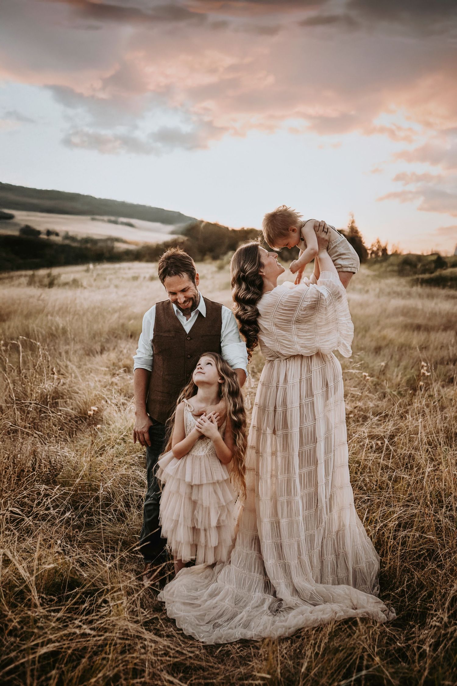 Samantha + Steve with their little ones, waiting for baby #3