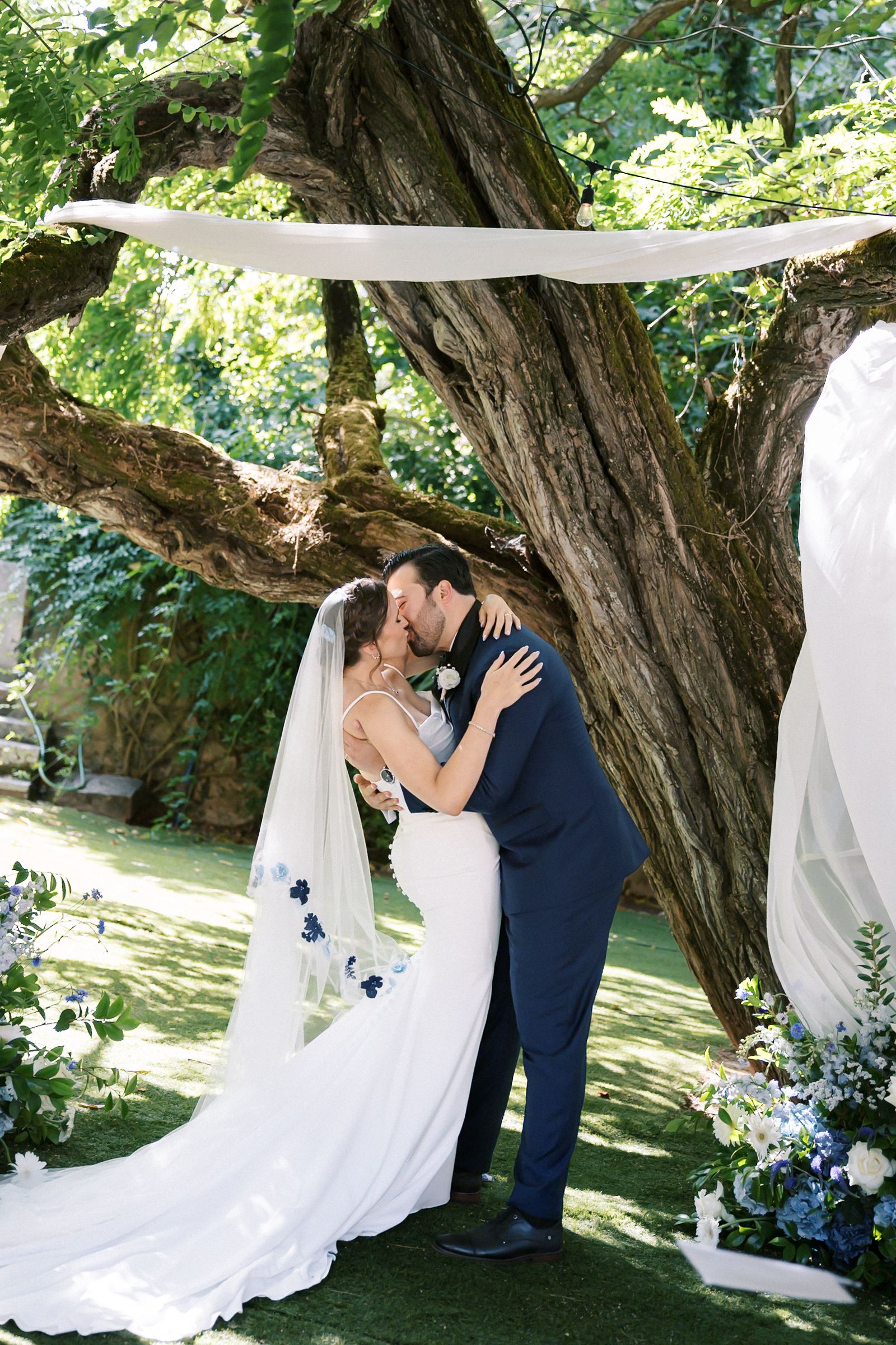 Emotional wedding ceremony at Quinta do Torneiro, Lisbon, captured by a Portugal wedding photographer