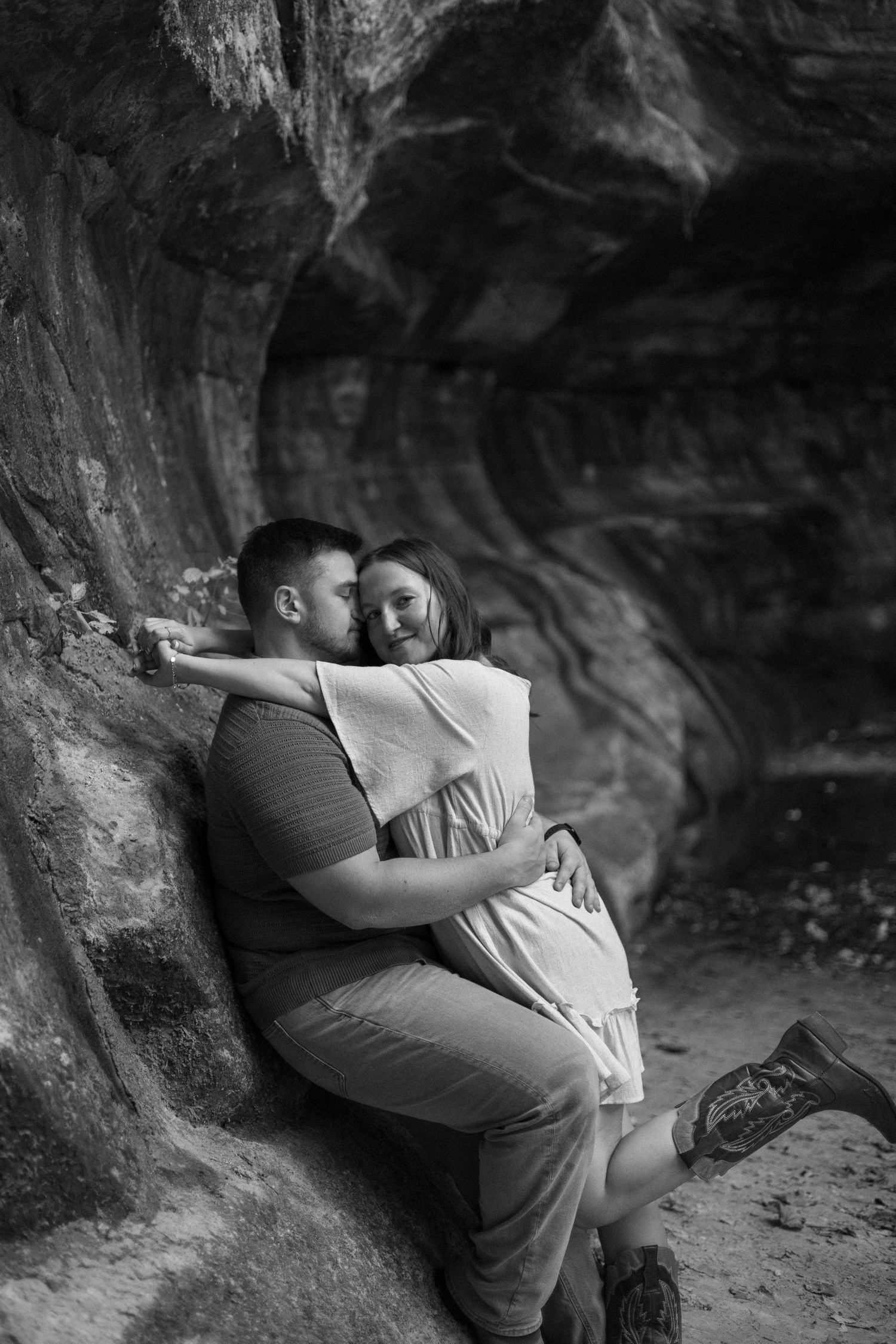 Fall outdoor golden hour engagement photos in canyon at Starved Rock in Oglesby, Illinois