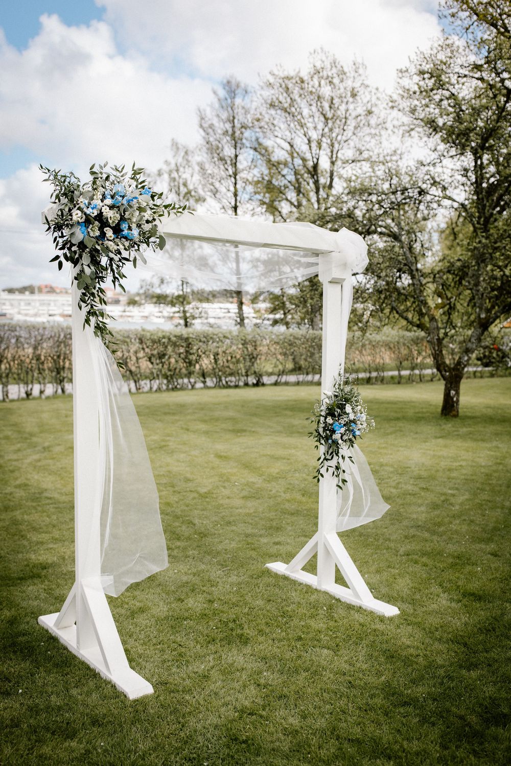 Utomhusvigsel, Villa Vanahem. Bröllopsfotograf västkusten. Trädgårds bröllop i göteborg