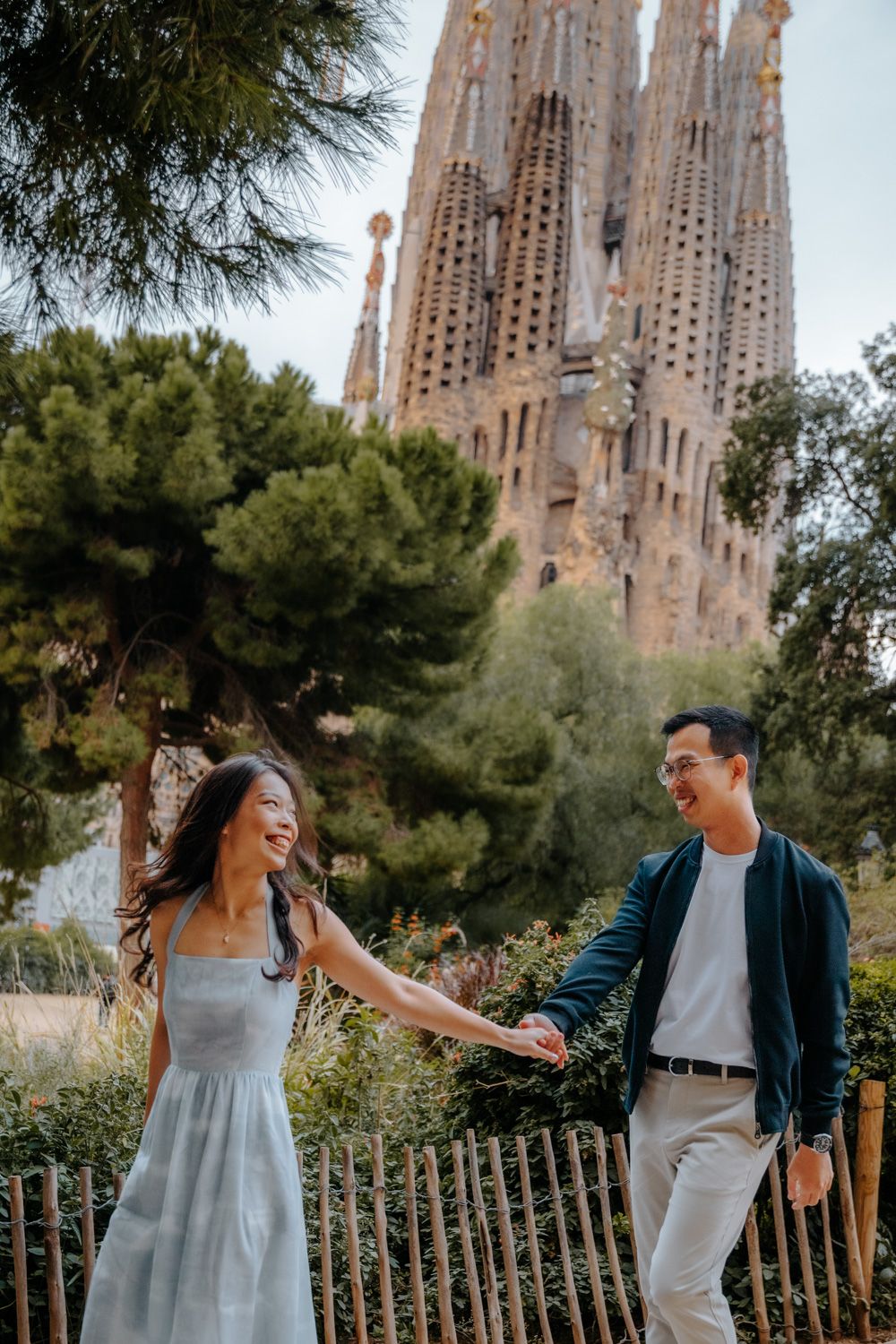 Sweet engagement moment captured by Barcelona photographer
