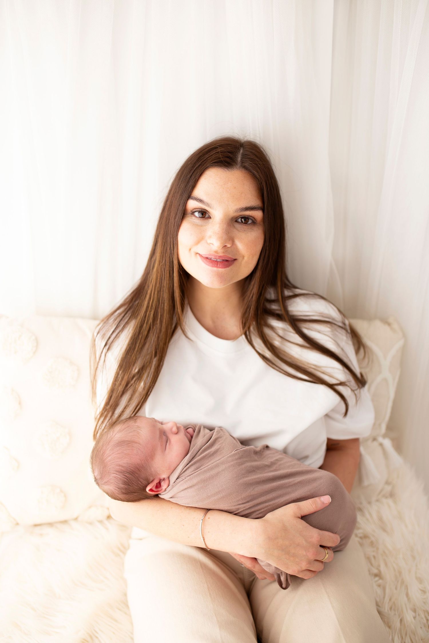newborn baby photoshoot by little wonderland photography widnes cheshire runcorn frodsham warrington st helens liverpool