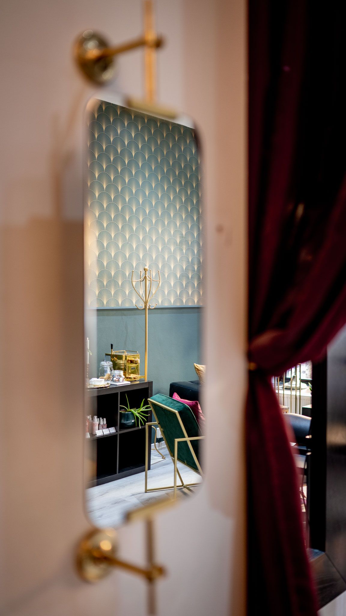 Företagsfoto av Fotograf Jessica Lindqvist - Frisör Torgny i Vasastan. Detaljbild av spegel.