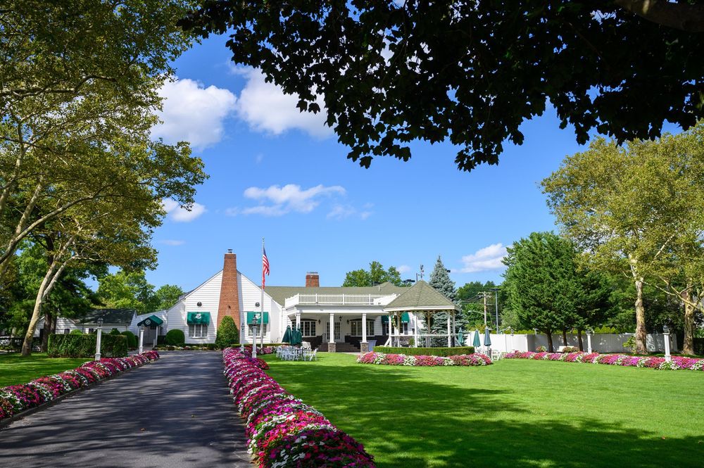 Wedding at Stewart Manor Country Club Long Island by Deja Vu Studios with an elegant bride and groom portrait