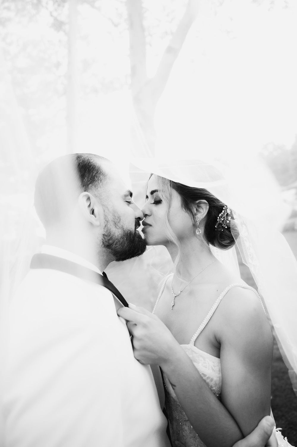 Wedding at Stewart Manor Country Club, Long Island, by Deja Vu Studios with an elegant bride and groom portrait Balck and white