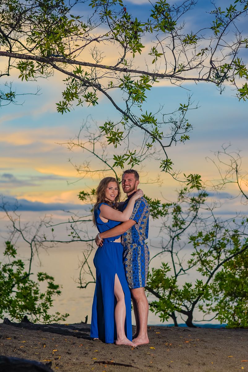 Couple photo session in Playa Hermosa, Costa Rica
