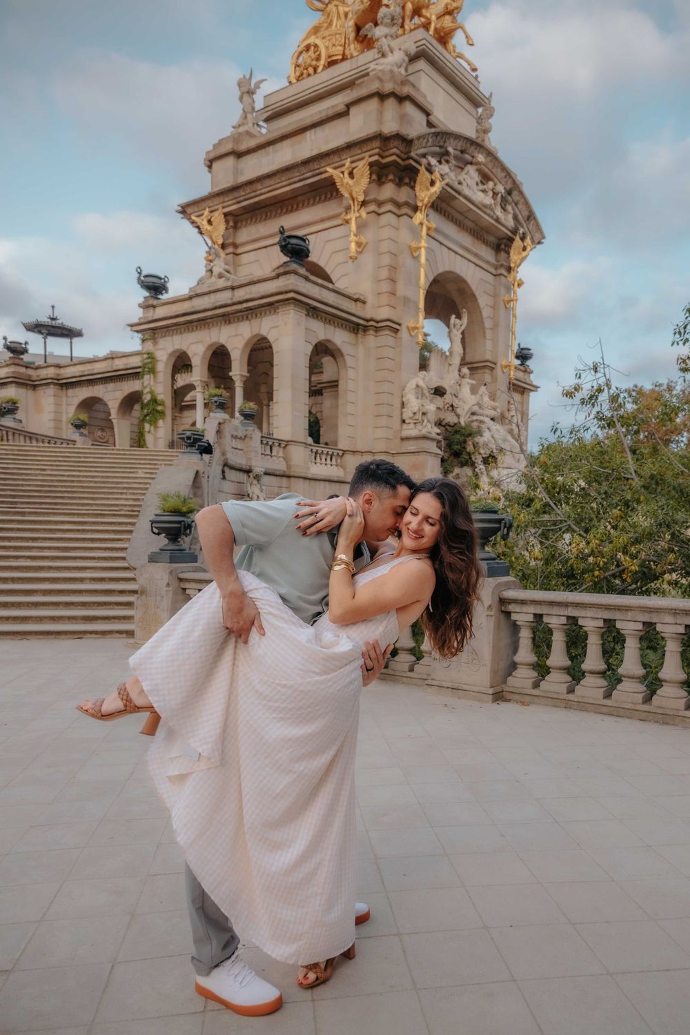 Sweet embrace between couple celebrating 10 years of marriage.