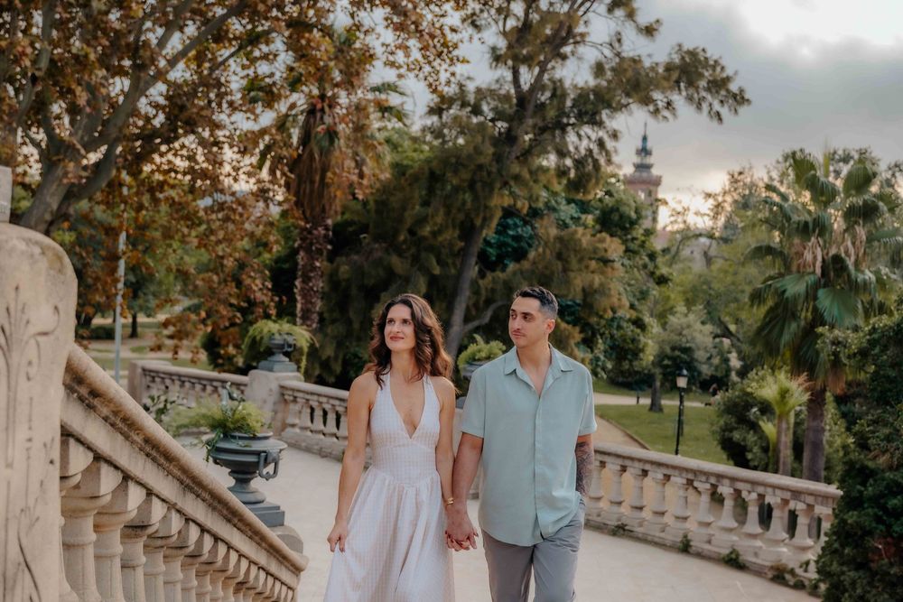 Natural couples photoshoot Barcelona featuring playful interaction.