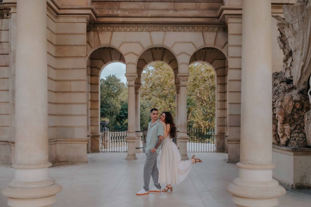 Romantic anniversary portrait with the Cascada Monumental fountain in background.