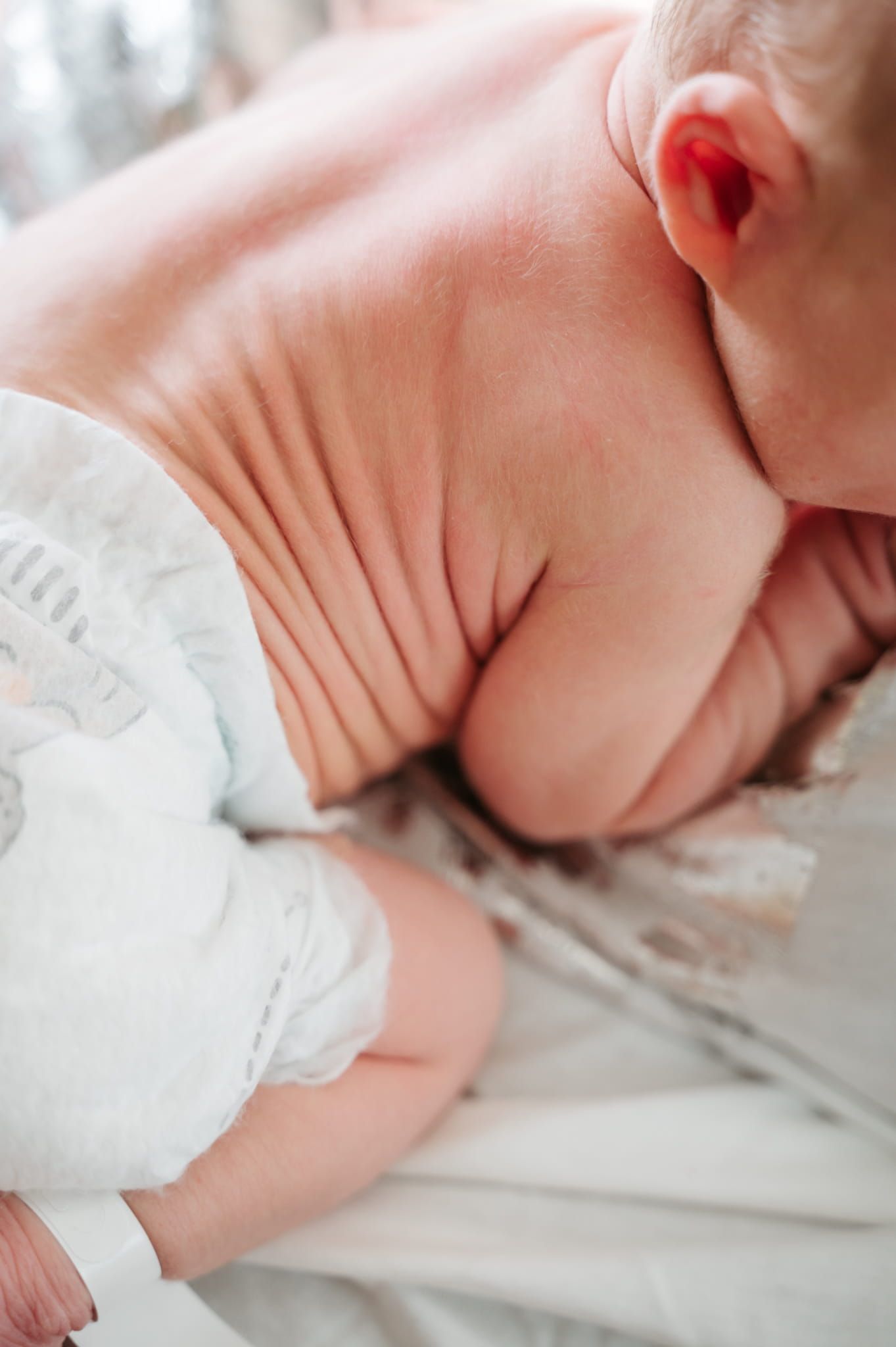 Melissa Stuer Photography Moederschapsfotograaf Moerbeke Oost-Vlaanderen Fresh 48 shoot, detail rimpels baby op de materniteit