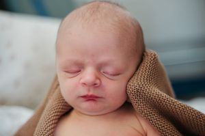 Melissa Stuer Photography Moederschapsfotograaf Moerbeke Oost-Vlaanderen Fresh 48 shoot, closeup baby jongen slapend