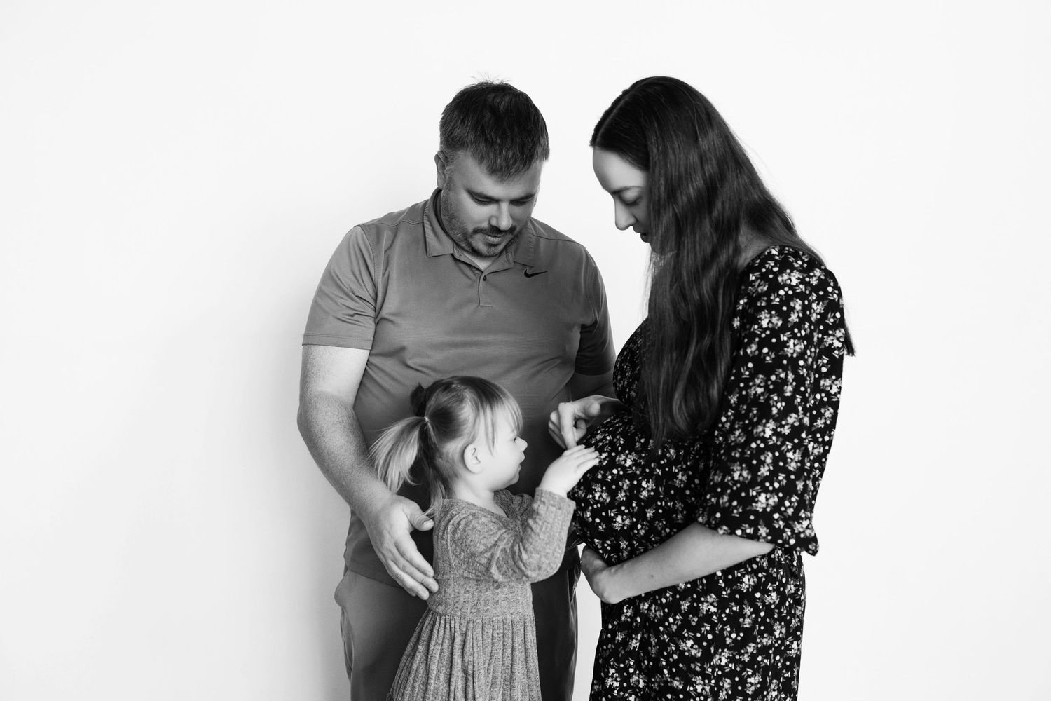Kendall Kuss Photography, maternity photos in Watertown Wisconsin family photo studio