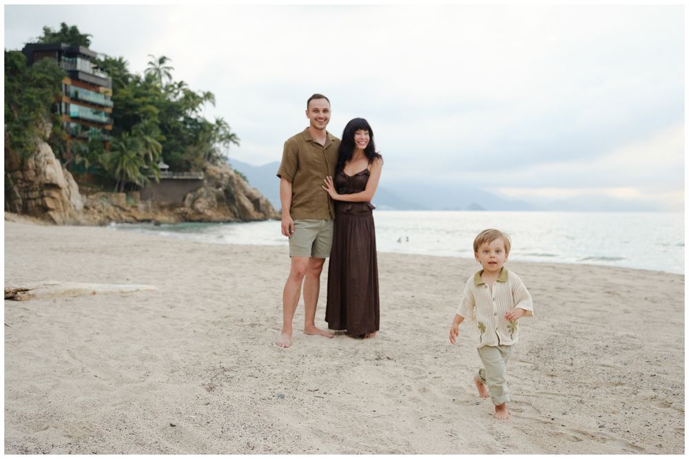 Family portrait during a Puerto Vallarta beach family photo session.