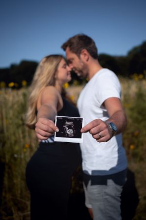 Zwangerschapsaankondiging fotoshoot - Elles Yanna Photography Rhenen