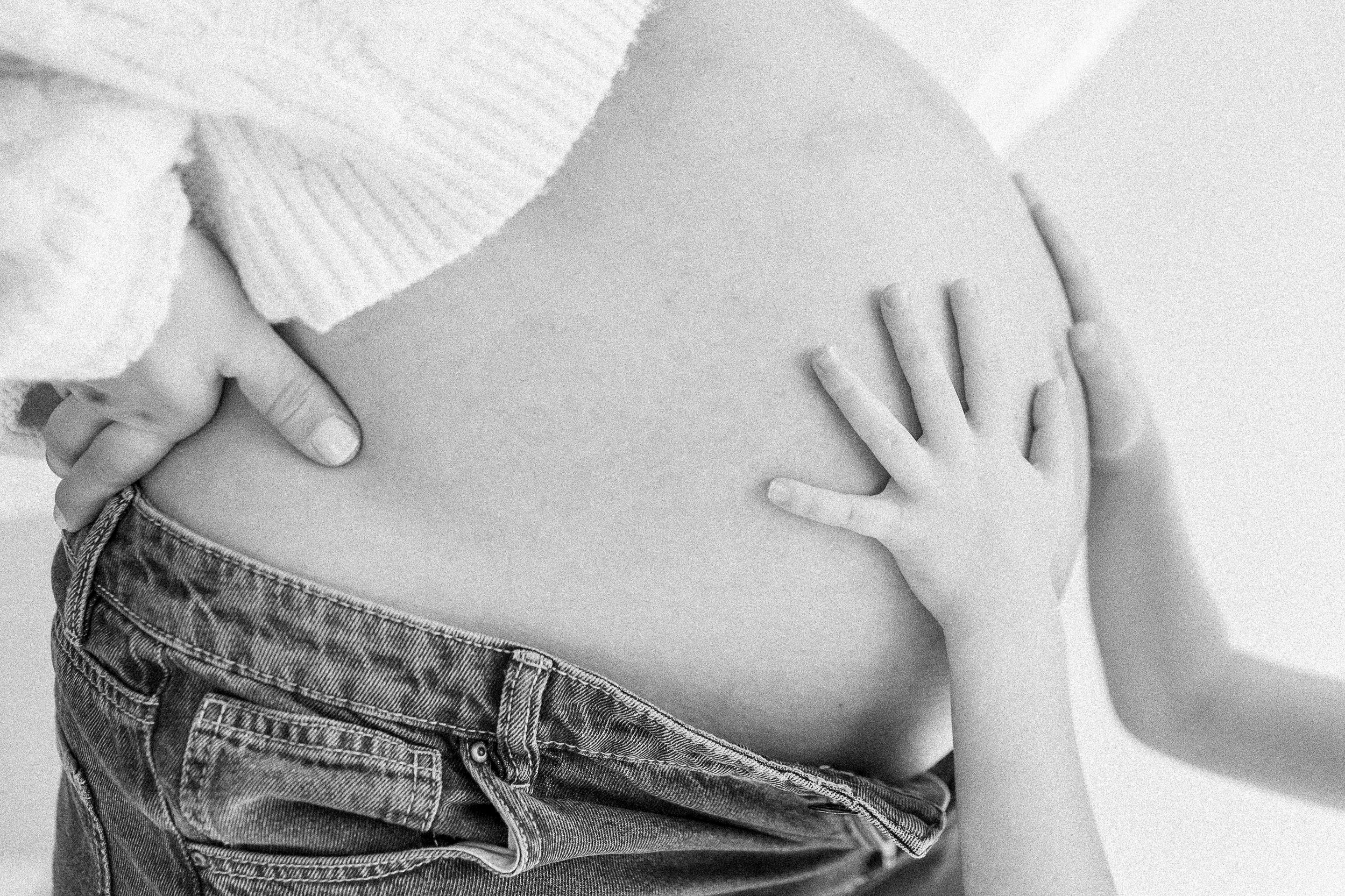 Modern Maternity Photo of a pregnant woman