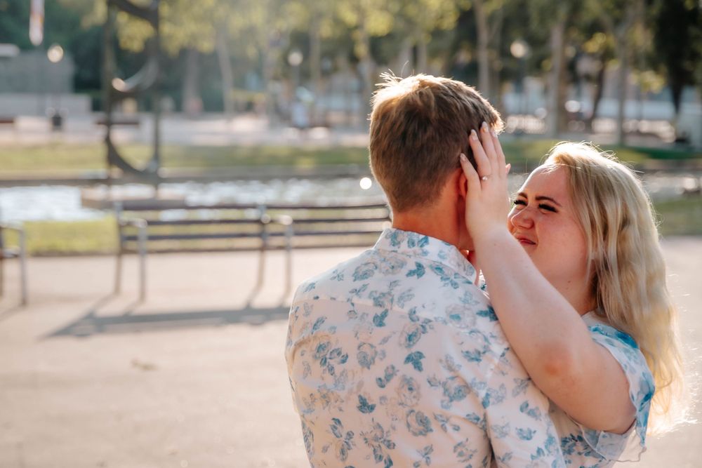 Couples photography with warm sunlight