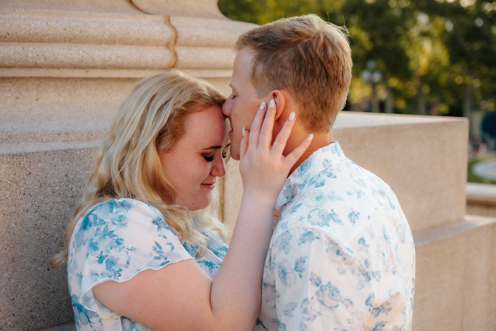 Tender gestures engagement Montjuïc