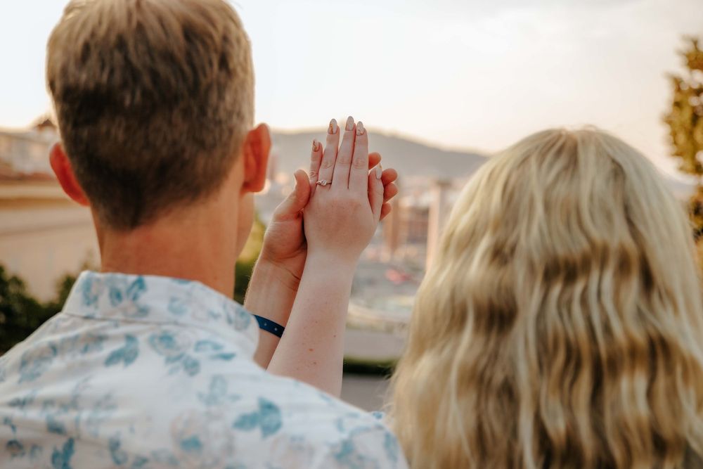 Romantic engagement fountain Montjuïc