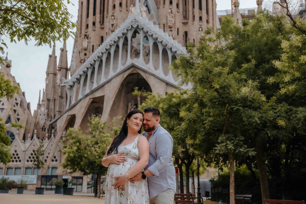 Candid maternity portraits Barcelona
