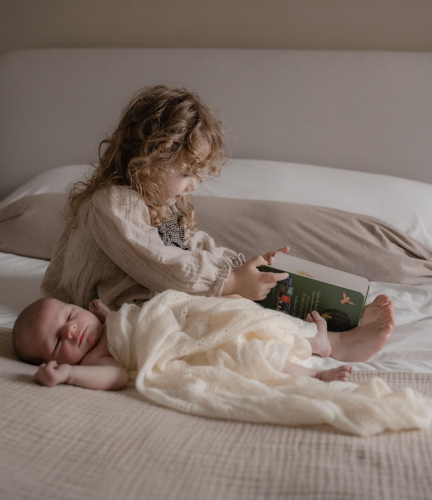 A peaceful newborn snuggled into mum’s chest—this in-home Derbyshire newborn session captures the raw, quiet beginnings of parenthood.