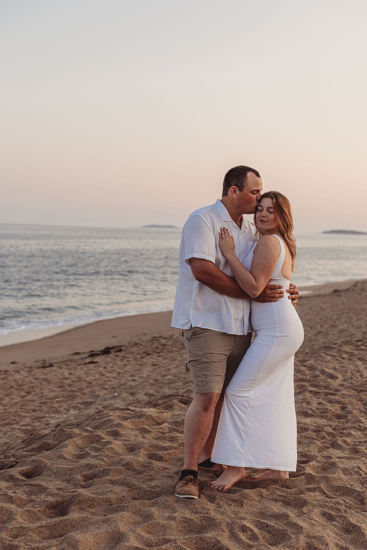Professional photo of a couple on the beach