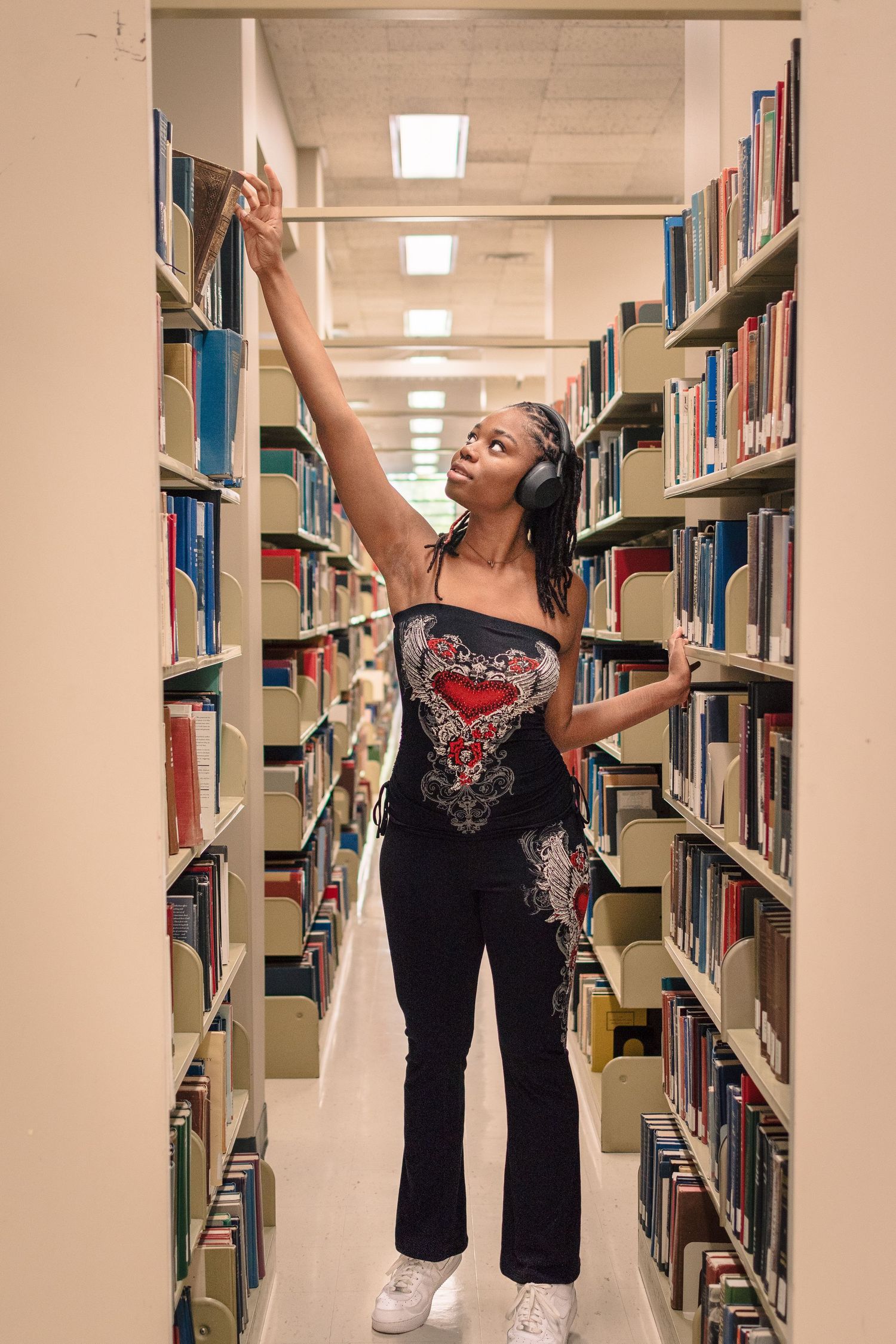 senior portrait session in Seattle with casual outfit in library stacks.