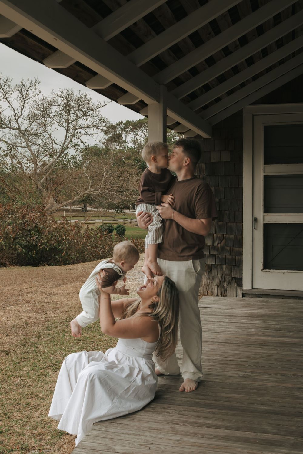 Family farmhouse photoshoot in jupiter florida with Lemon & Honey Co.