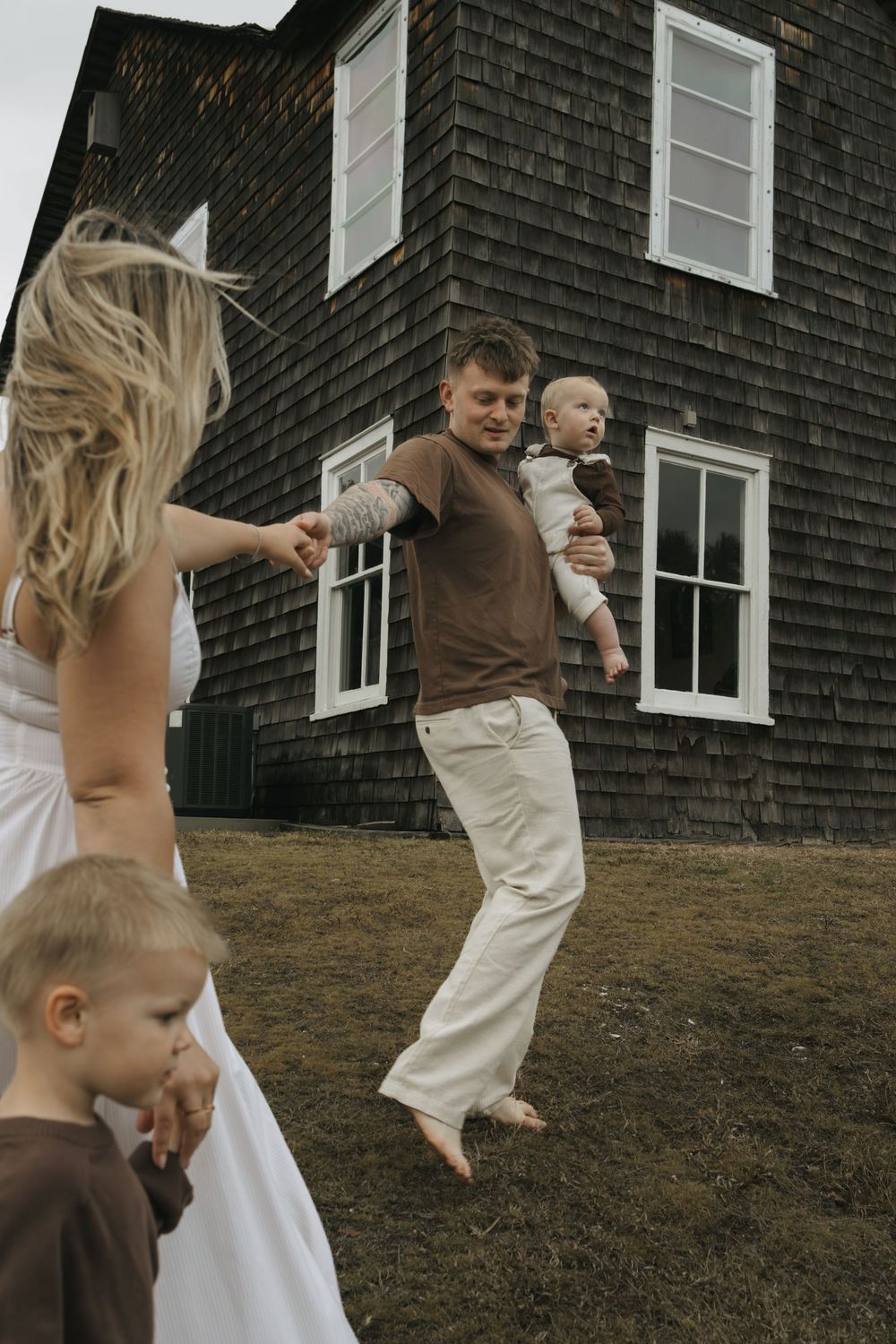 Family farmhouse photoshoot in jupiter florida with Lemon & Honey Co.