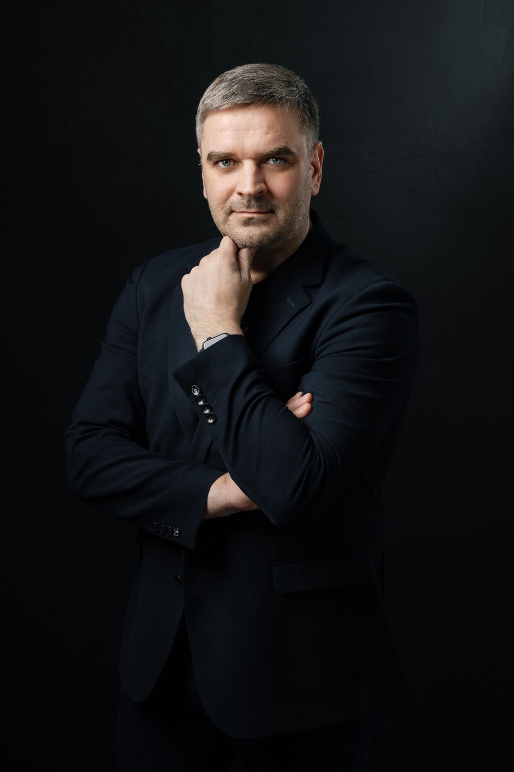 Professionaalne portreefoto stuudios — fotograaf Helen Kattai