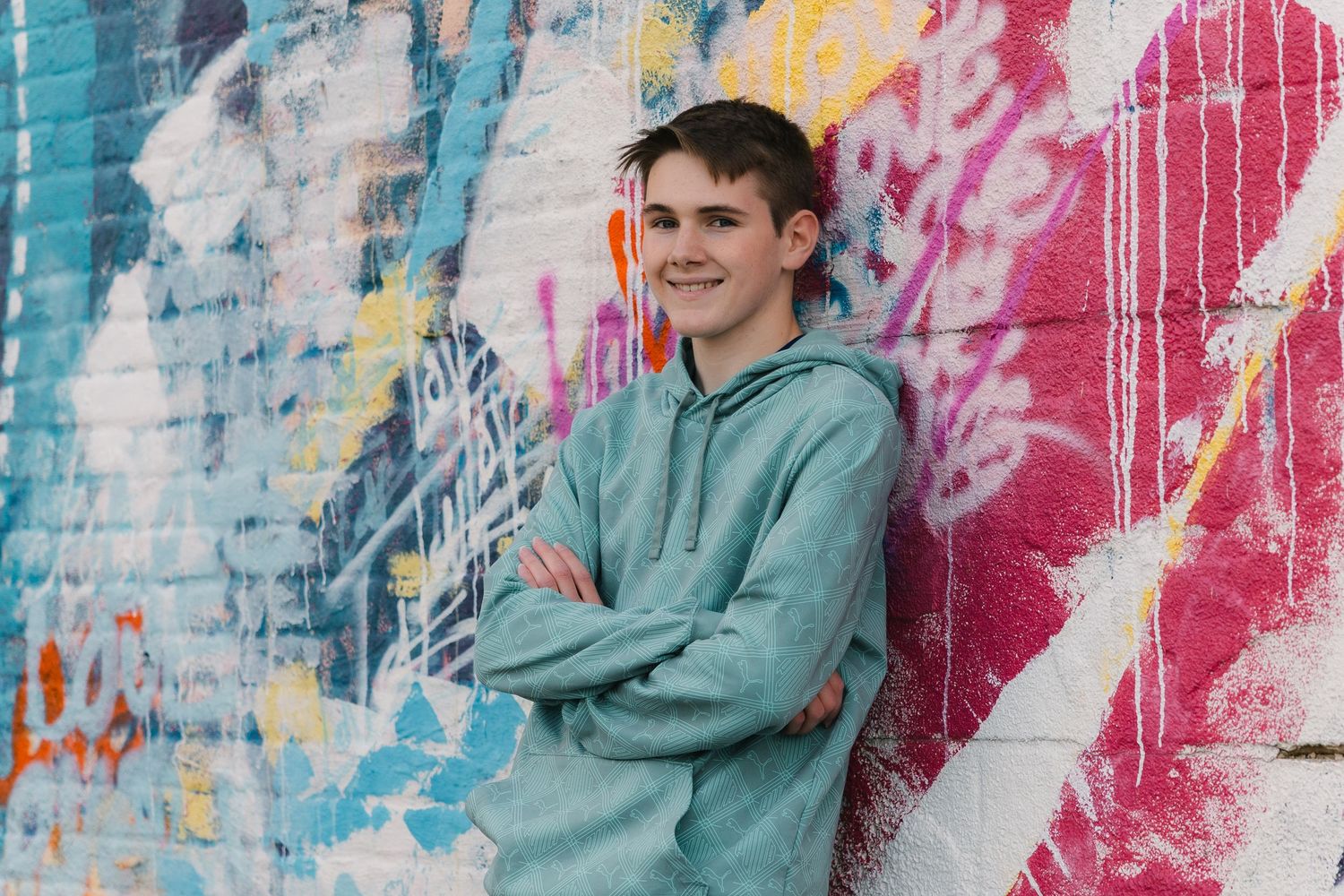what to wear senior pictures boy advice madison wi mural downtown photos urban vibe teal hoodie casual colorful fun unique professional pic