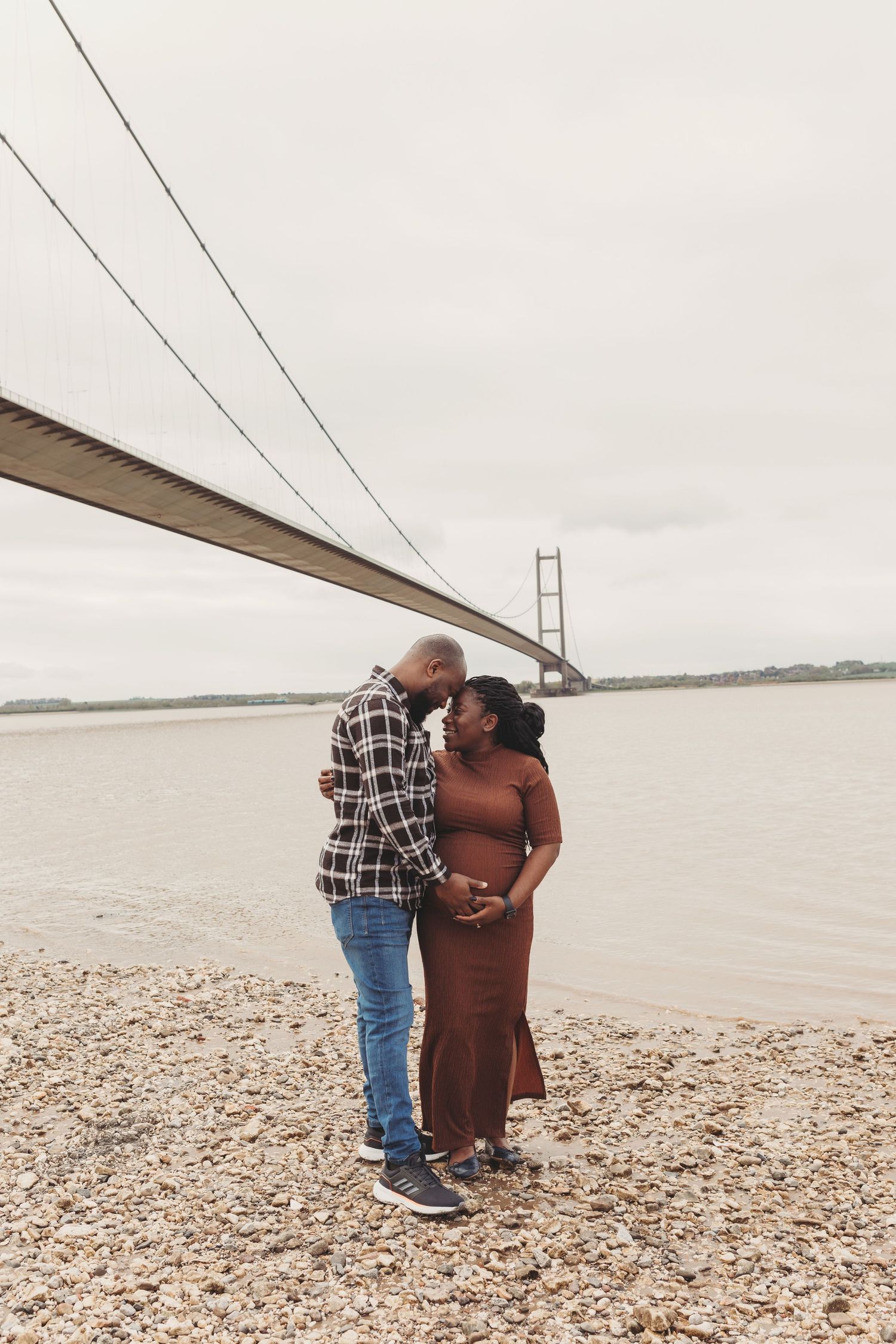 Romantic maternity photo of couple by waterfront with bridge in background. Photographer. Hull. East Yorkshire. Photography