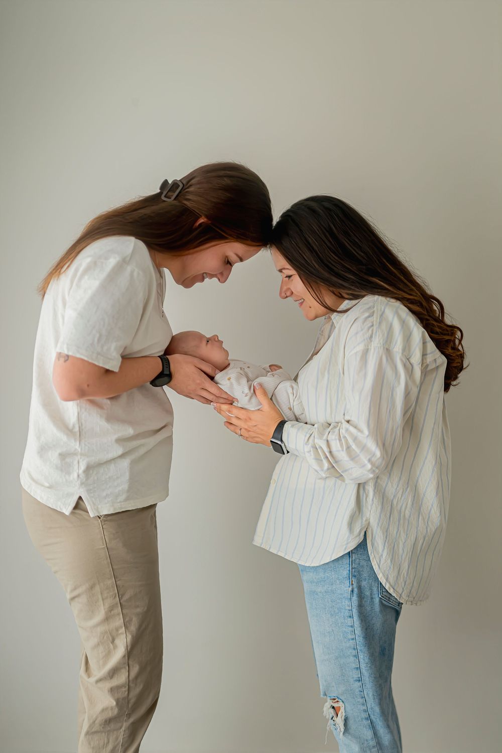 Progressive sequence showing two people bowing to each other in a formal greeting against a gray wall.