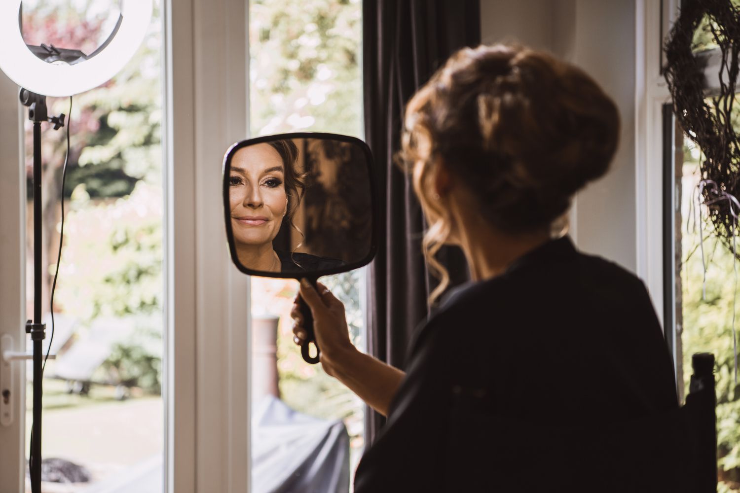 candid romantic atmospheric wedding photography by Rose and Rainbow Photography