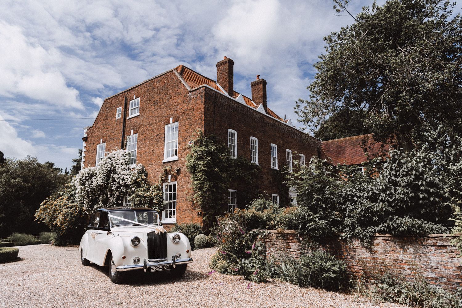 candid romantic atmospheric wedding photography by Rose and Rainbow Photography