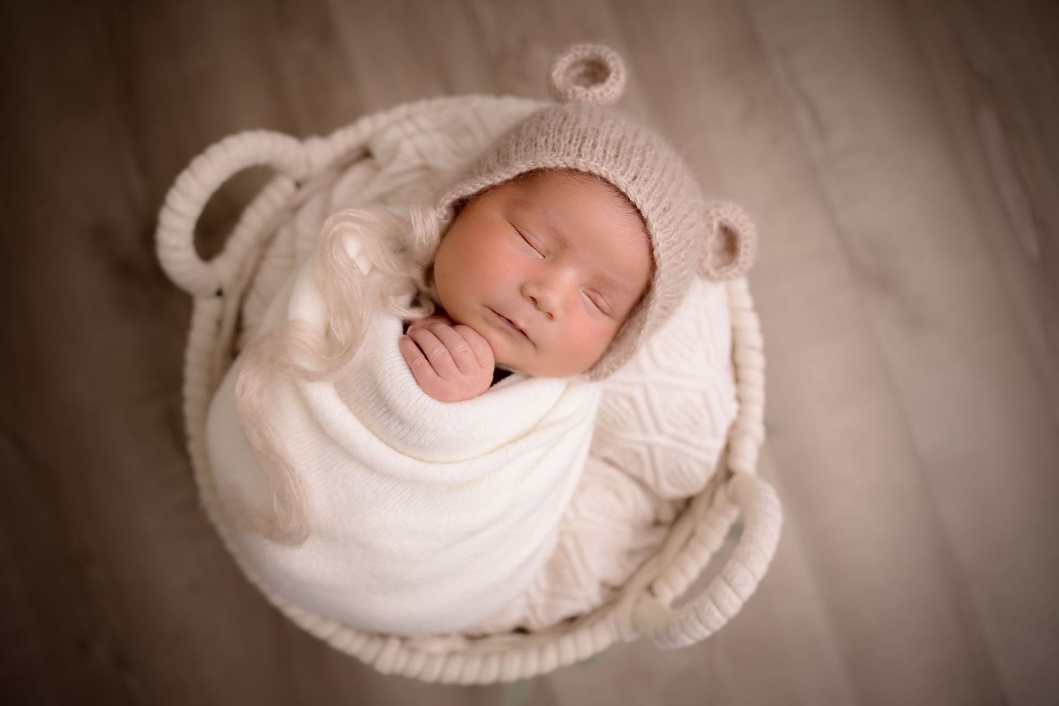 Newborn photoshoot Saskatoon, baby newborn boy in neutral prop simplicity