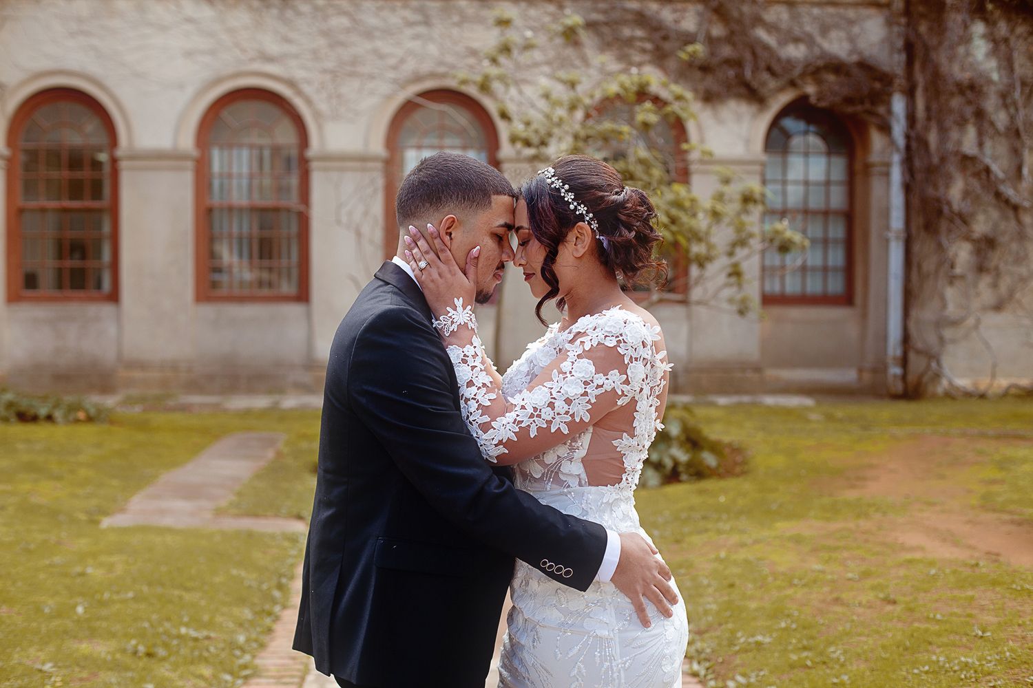 Cape Town Wedding .Cape Town Wedding photographer.Wedding Venues in Cape Town.Wedding packages in Cape Town.Cape Town capturing bride & groo